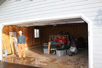 Doug's new garage for the time being (97kb)